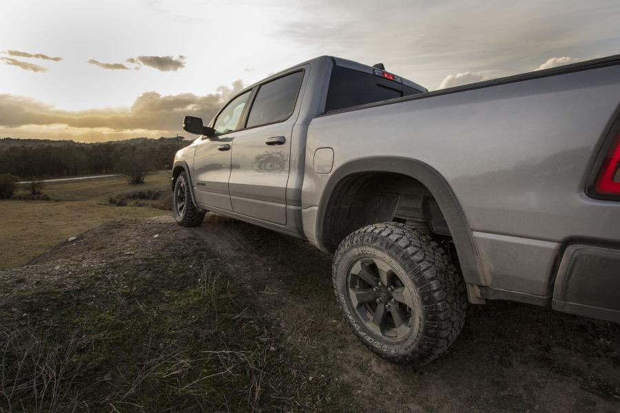 Детали экстерьера Dodge Ram 1500 Rebel Crew Cab (DT) 2018 года  (фото 38 из 48)